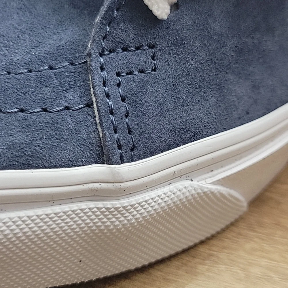 Van's SK8-Hi Brand new in the box authentic uper leather .